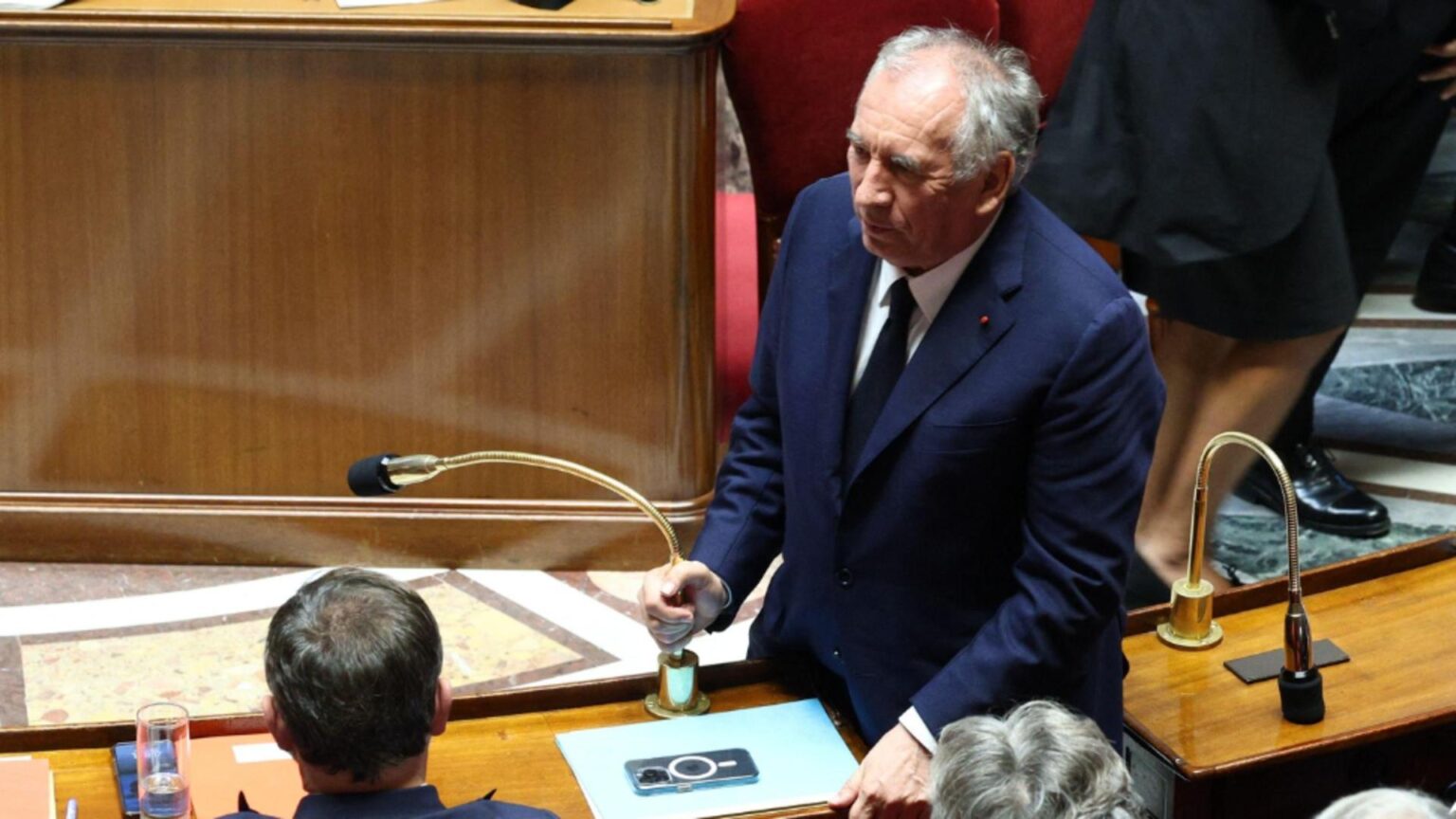 criza politica in franta prim ministrul bayrou infrant prin motiune de cenzura guvernul se prabuseste 68bf10c7cb3d8