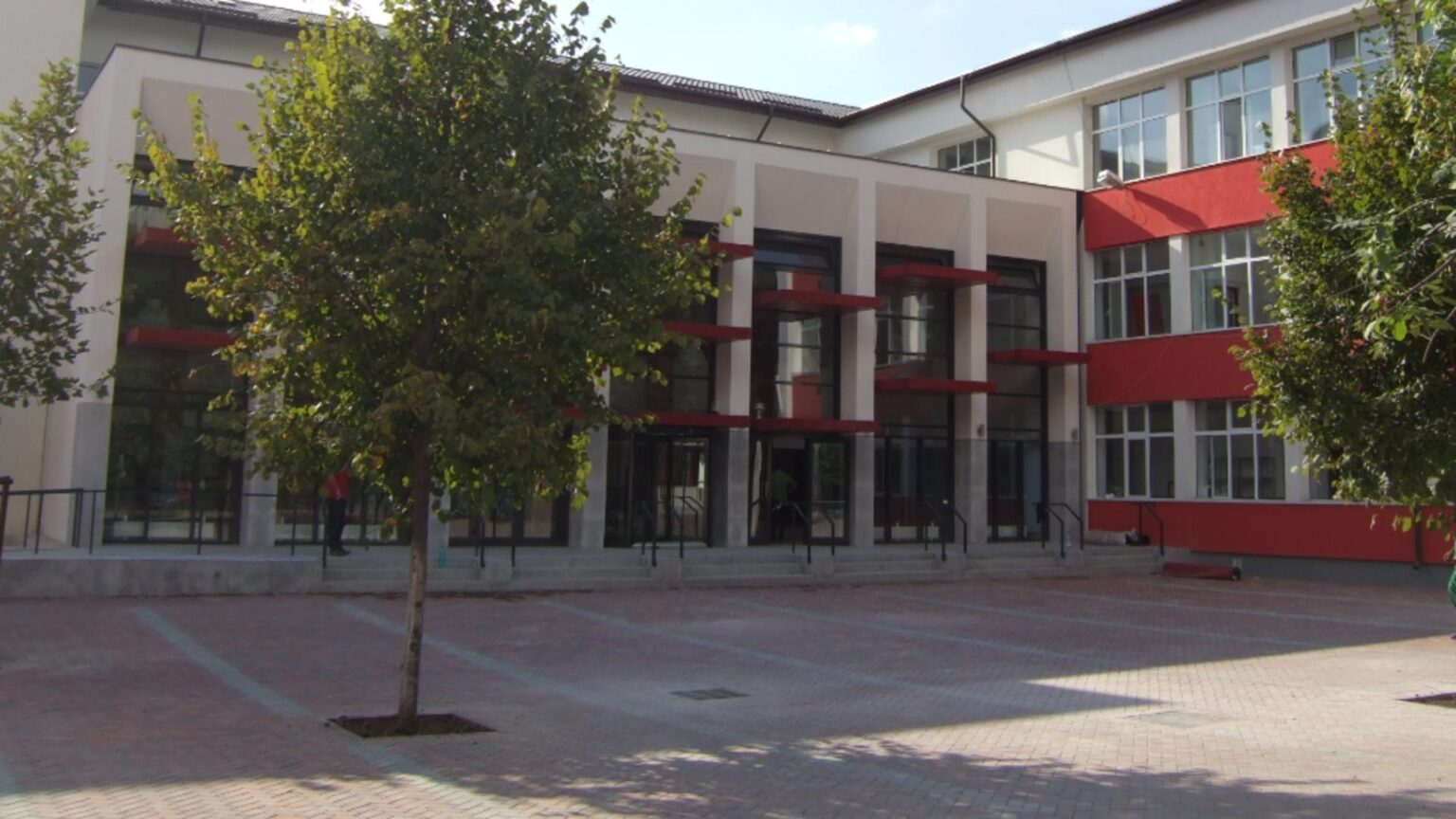 demisie in bloc la cea mai mare scoala din bucuresti inainte de inceperea noului an scolar 68bc6bba52577