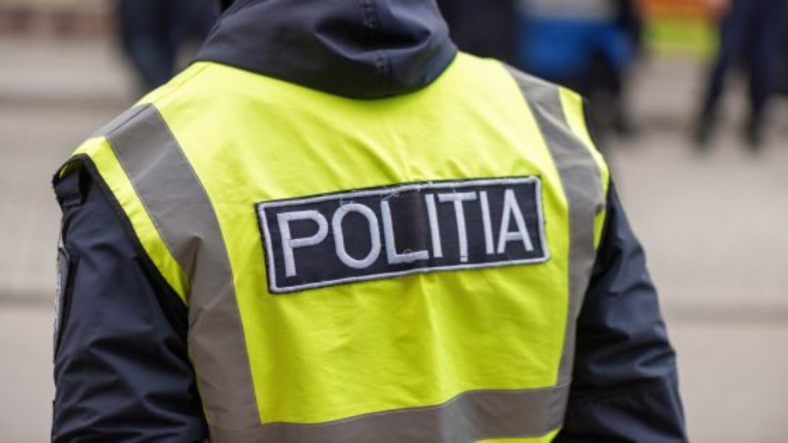 depozit ilegal de deseuri periculoase descoperit la o firma de reparatii auto mii de litri de ulei uzat si antigel depozitati in bazine 68ca8c13c2749