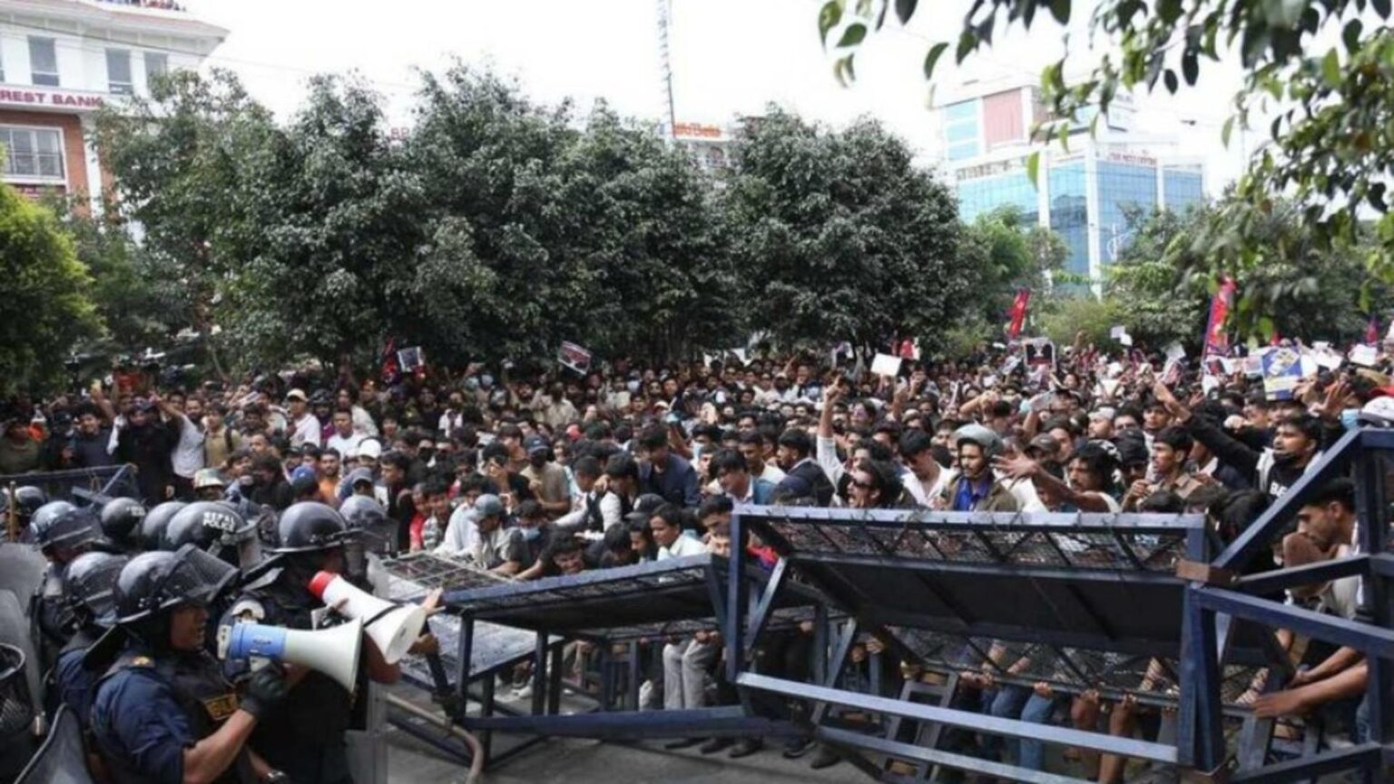 dezastru in nepal 19 morti si peste 100 de raniti la protestele impotriva interzicerii retelelor sociale 68bf102076105