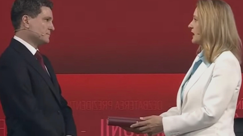 elena lasconi atac devastator la nicusor dan dupa ce am avut zece ani un dulap calator la cotroceni ne am trezit cu o noptiera 68b8143b977c3