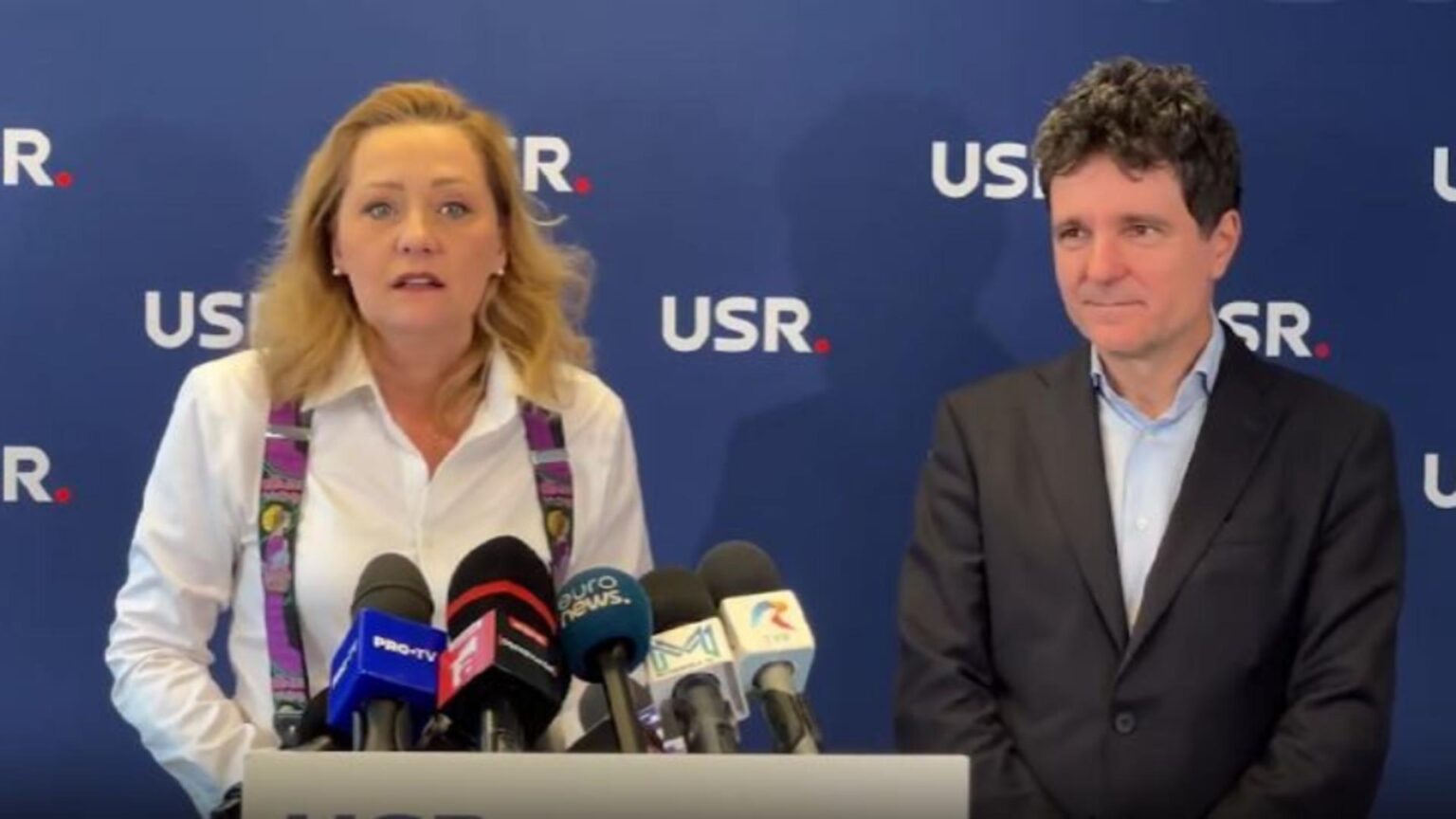 elena lasconi dinamiteaza duetul bolojan nicusor ma sperie ce se intampla in romania nu au empatie 68d0472e54b5f