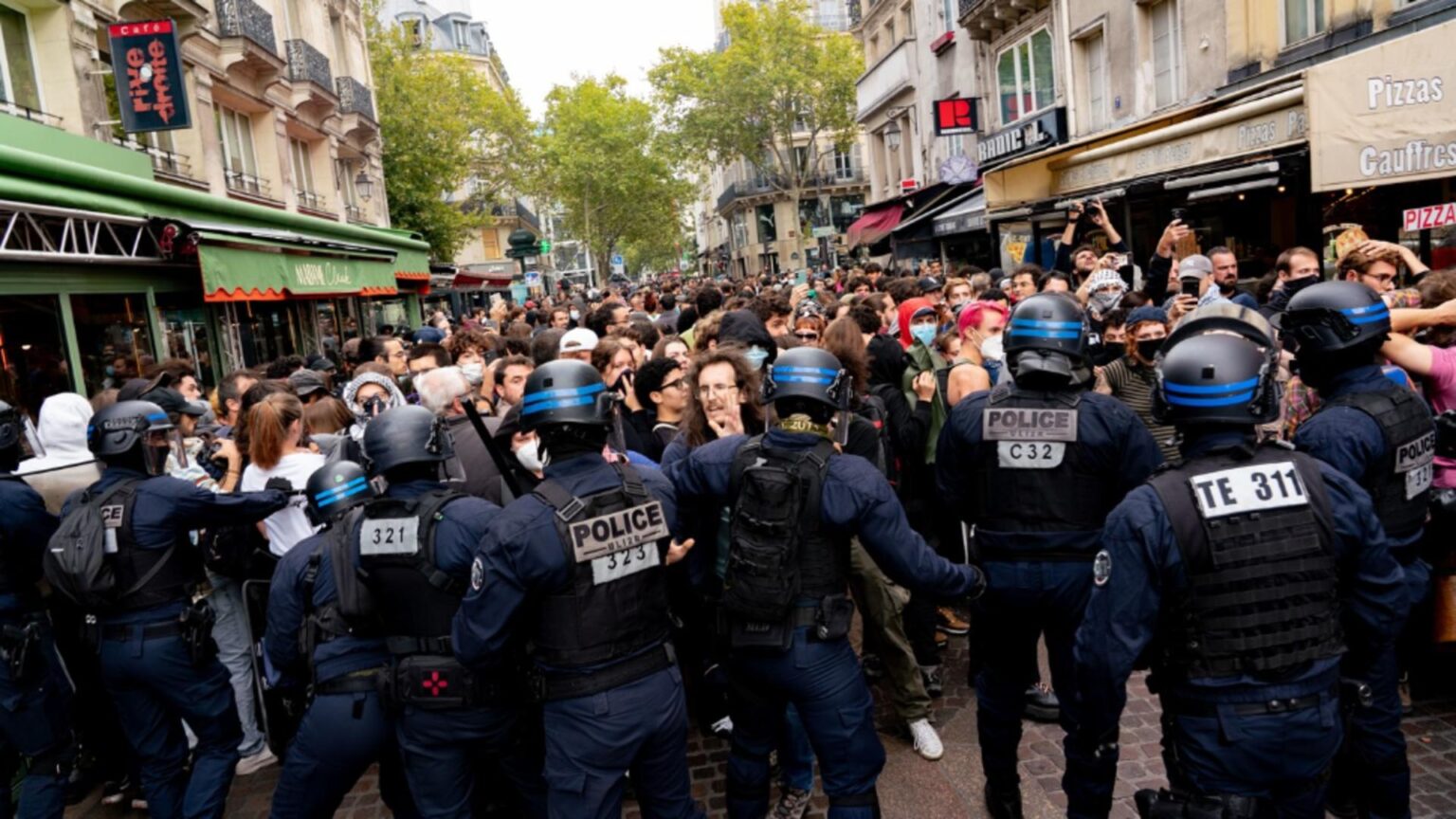 franta paralizata din nou de proteste sindicatele au chemat la o zi de greva generala si manifestatii la nivel national 68cbb0a7f220e