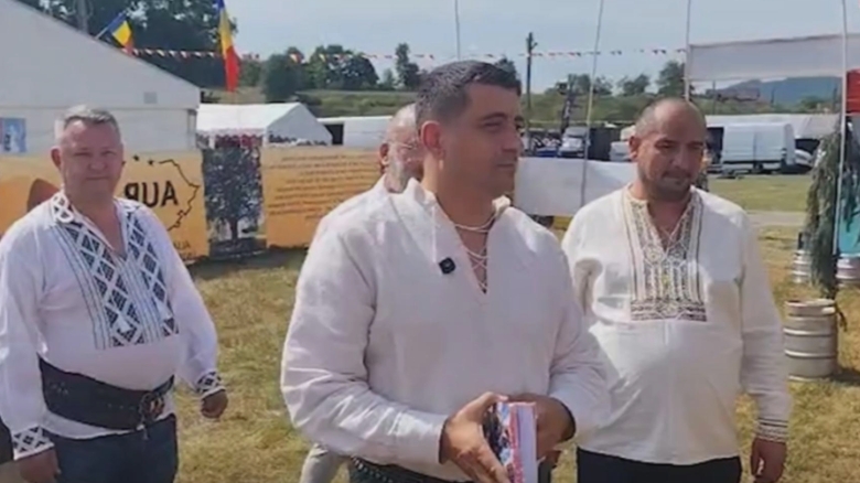 george simion in mijlocul romanilor inainte de cele 4 motiuni de daramare a guvernului liderul aur a ajuns la tebea video 68bc1e67487ff