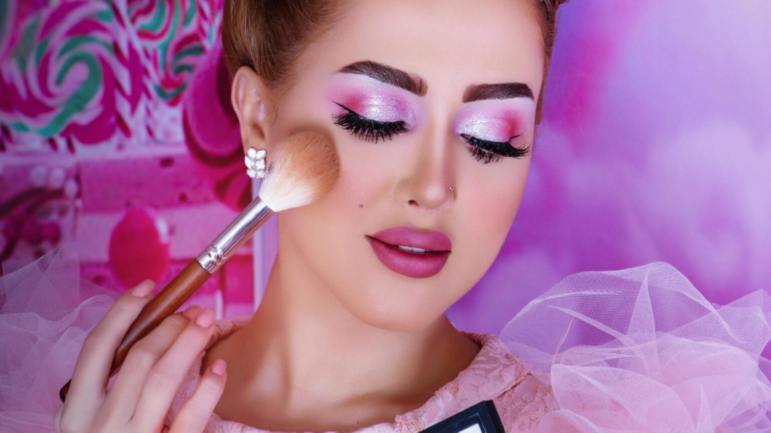 greseli de machiaj care iti pot afecta sanatatea ochilor si a tenului multe femei fac asta 68c90e3542444