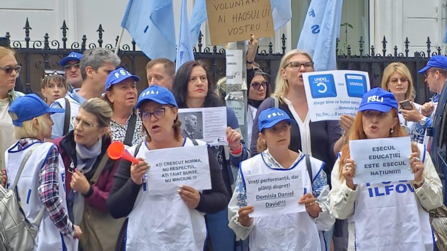 haos in educatie ministrul e absent se pregateste greva 68c52d8300732