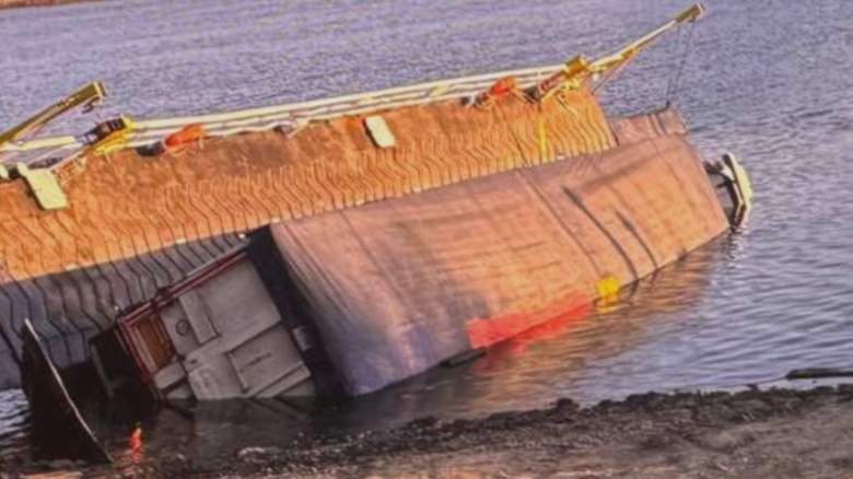 incident naval la braila un bac incarcat cu floarea soarelui s a scufundat in dunare 68b89d2bd06d6