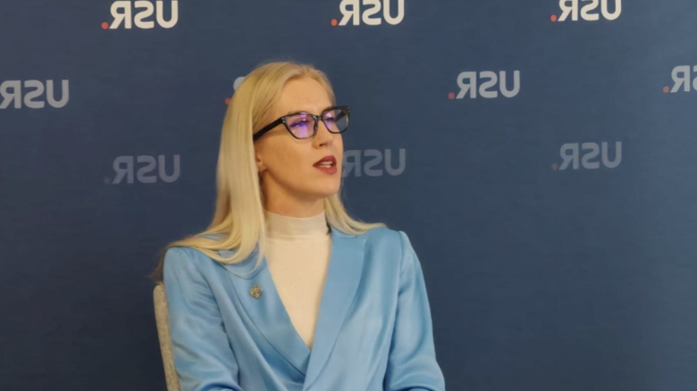 ipocrizie maxima in randul rezistilor deputata usr care aplauda restructurarile din administratie primeste 55 000 de lei pe luna video 68ba8edae2050