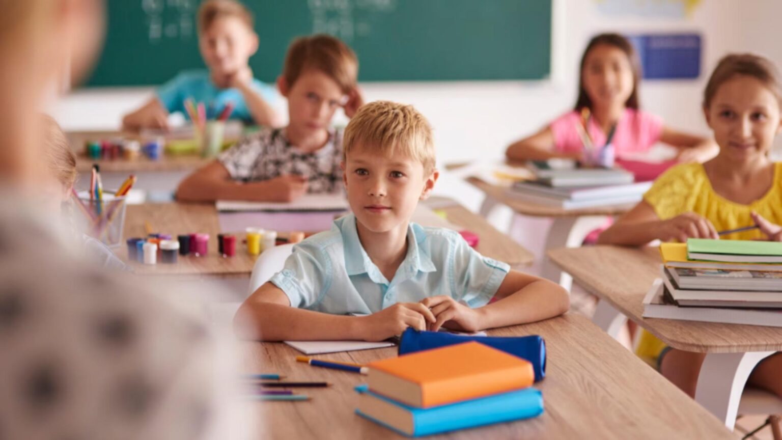 ministerul educatiei ii contrazice pe profesorii iesiti in strada cursurile se desfasoara normal in majoritatea scolilor din tara 68c06c10cbbca