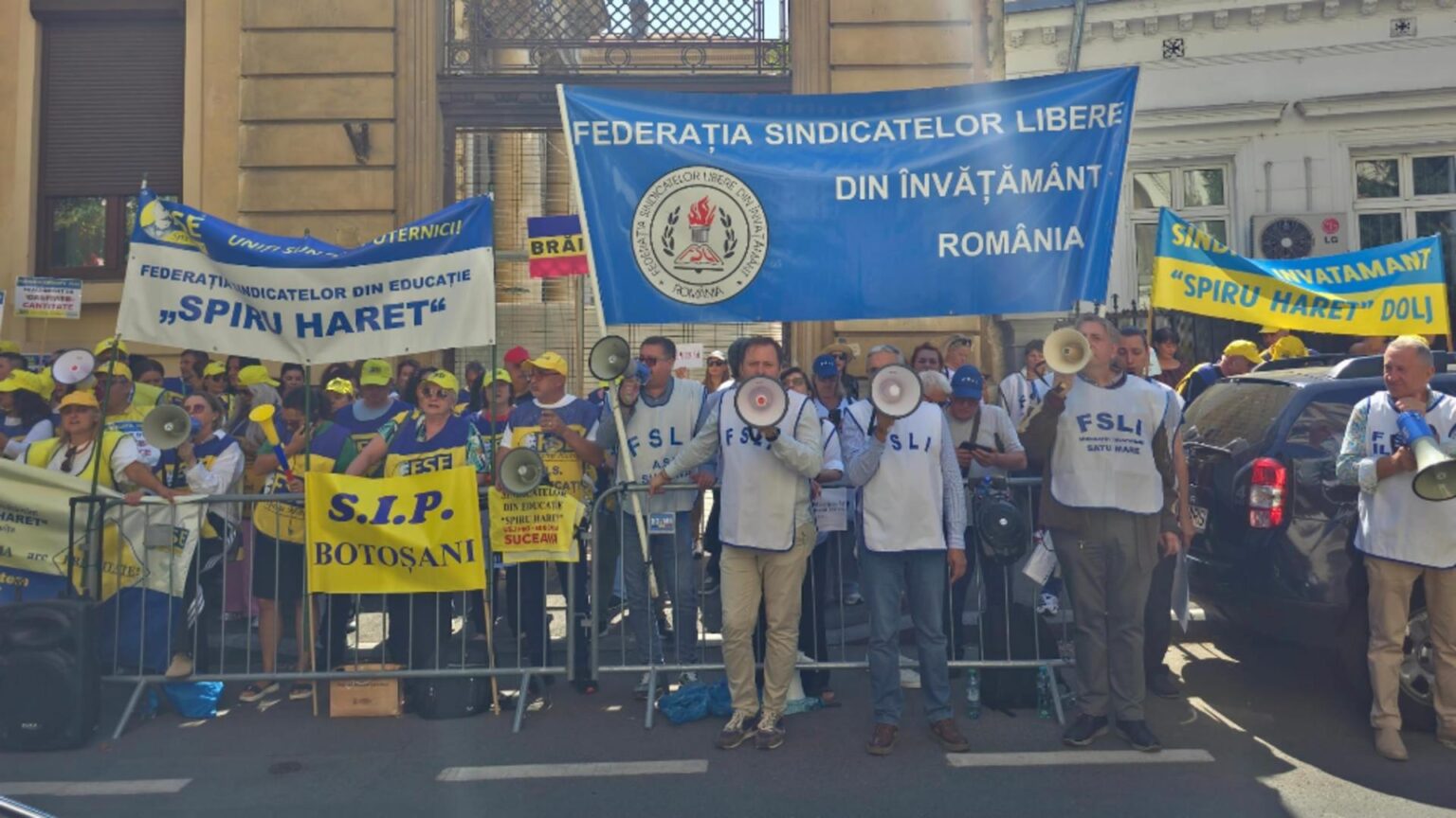 peste 25 000 de profesori vin astazi la bucuresti sa ceara demisia ministrului daniel david mars de la guvern la cotroceni calendarul protestului 68be5ce6e2ae1