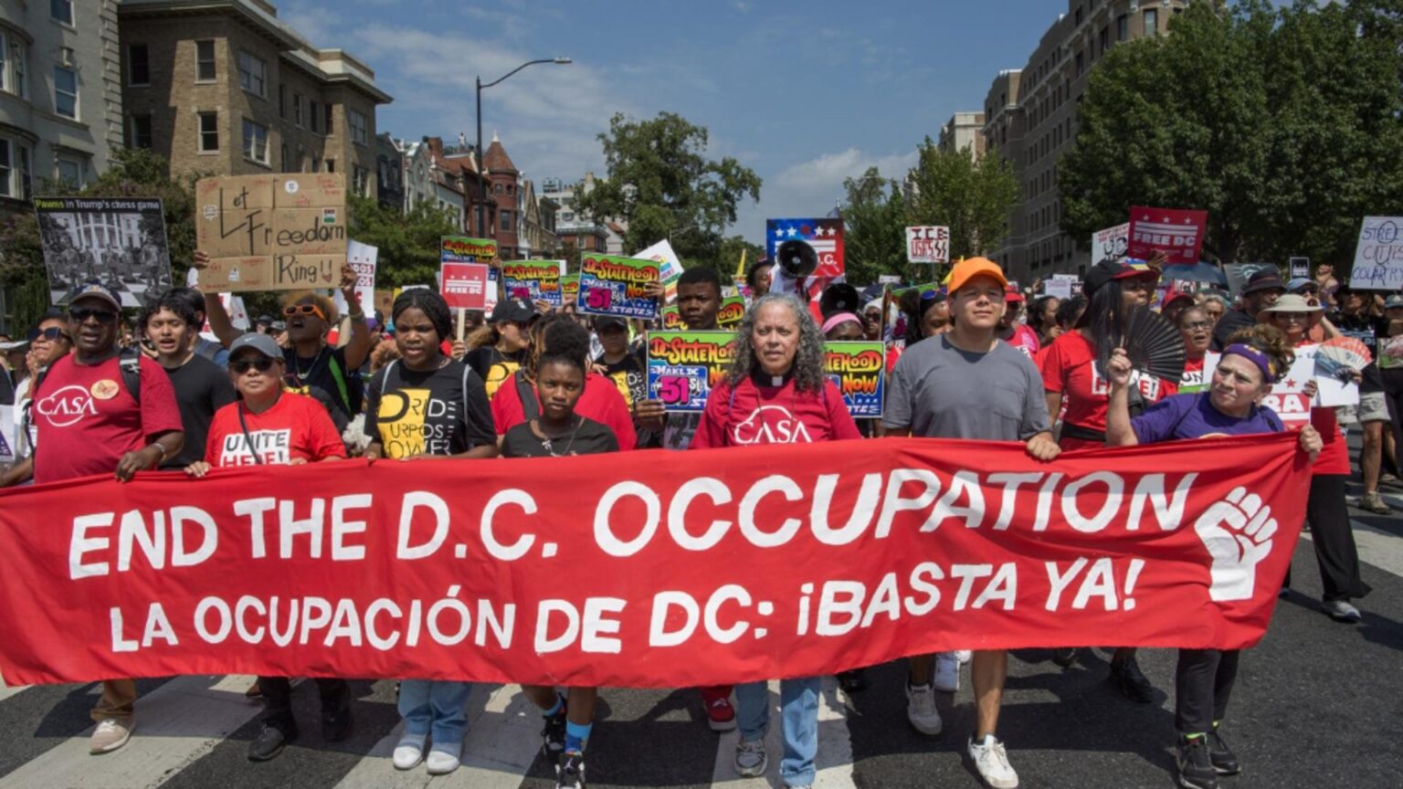 proteste masive anti trump in washington oamenii sunt revoltati fata de trimiterea trupelor in capitala sua 68bf1d7e10670