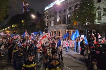 proteste masive in georgia locuitorii acuza implicarea rusiei in institutiile statului 68c6b380c01fc