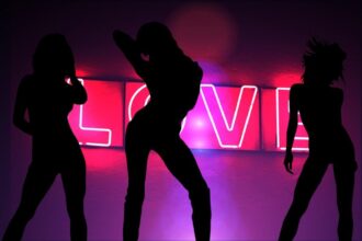 scandal financiar de proportii un inspector fiscal a uitat de job ul sau in timp ce se afla la un control asupra unui club de striptease fetele i au dansat pe gratis 68cbf5c7bd5f9