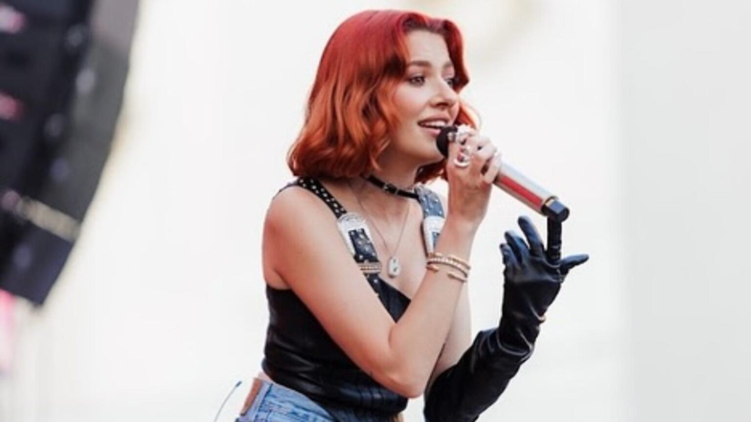 scene ireale cantareata lidia buble a fost batuta cu matura in mijlocul strazii inca imi revin din soc 68c1a1fa80b16