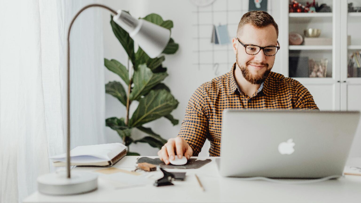 sfaturi pentru a ti proteja coloana si articulatiile atunci cand stai la calculator ce recomanda specialistii 68c26688b3532