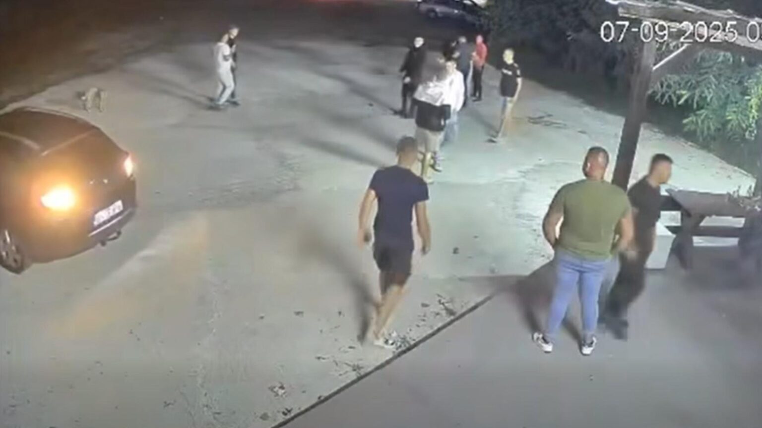 sofer din bistrita arestat dupa ce a calcat cu masina cinci tineri in curtea unei discoteci video 68c3d86860bf6