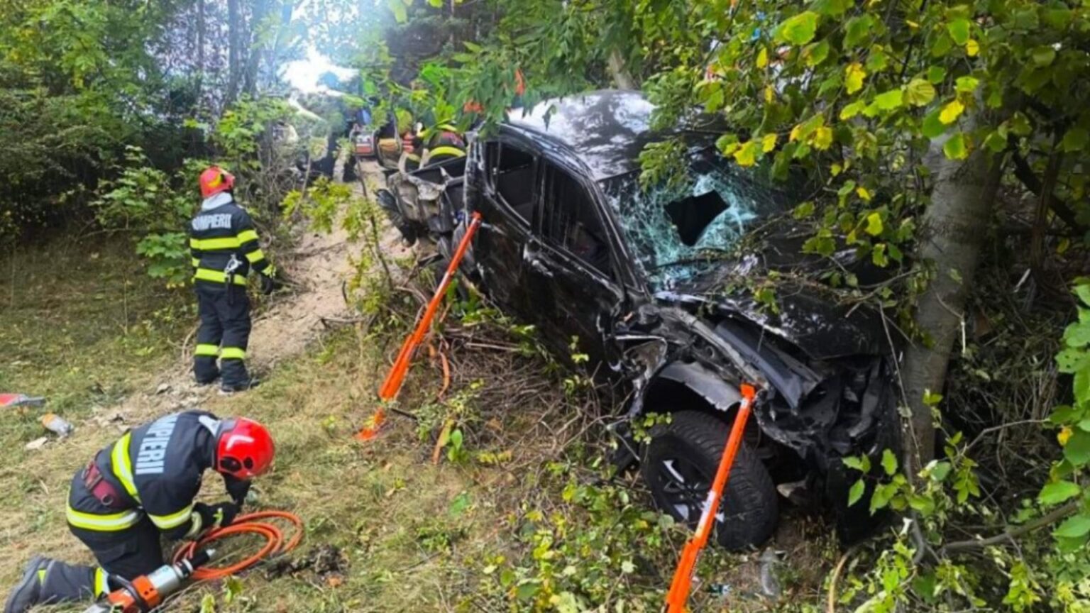 tragedie pe dn 73 dupa nunta un barbat a murit dupa ce a cazut cu masina intr o rapa 68bf0601ba724