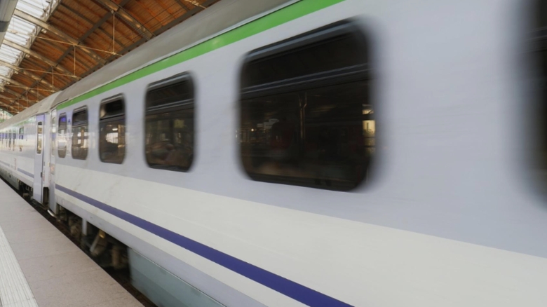 trenul metropolitan bucuresti proiectul cu care s a laudat nicusor dan adus din nou la viata 68b850f36437b