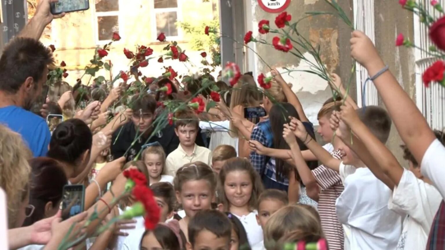 un colegiu din timisoara a furat startul a deschis noul an scolar in avans duminica video 68be7987bde7b