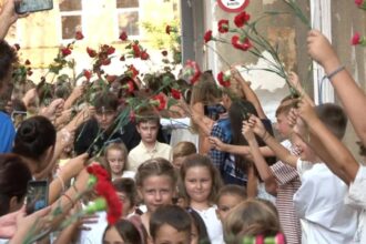 un colegiu din timisoara a furat startul a deschis noul an scolar in avans duminica video 68be7987bde7b