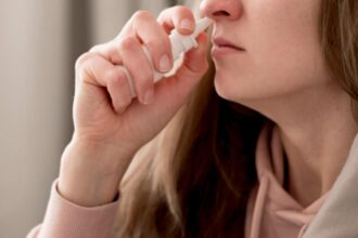 un spray nazal banal ar putea reduce riscul de covid ce dezvaluie un nou studiu 68c474788747f