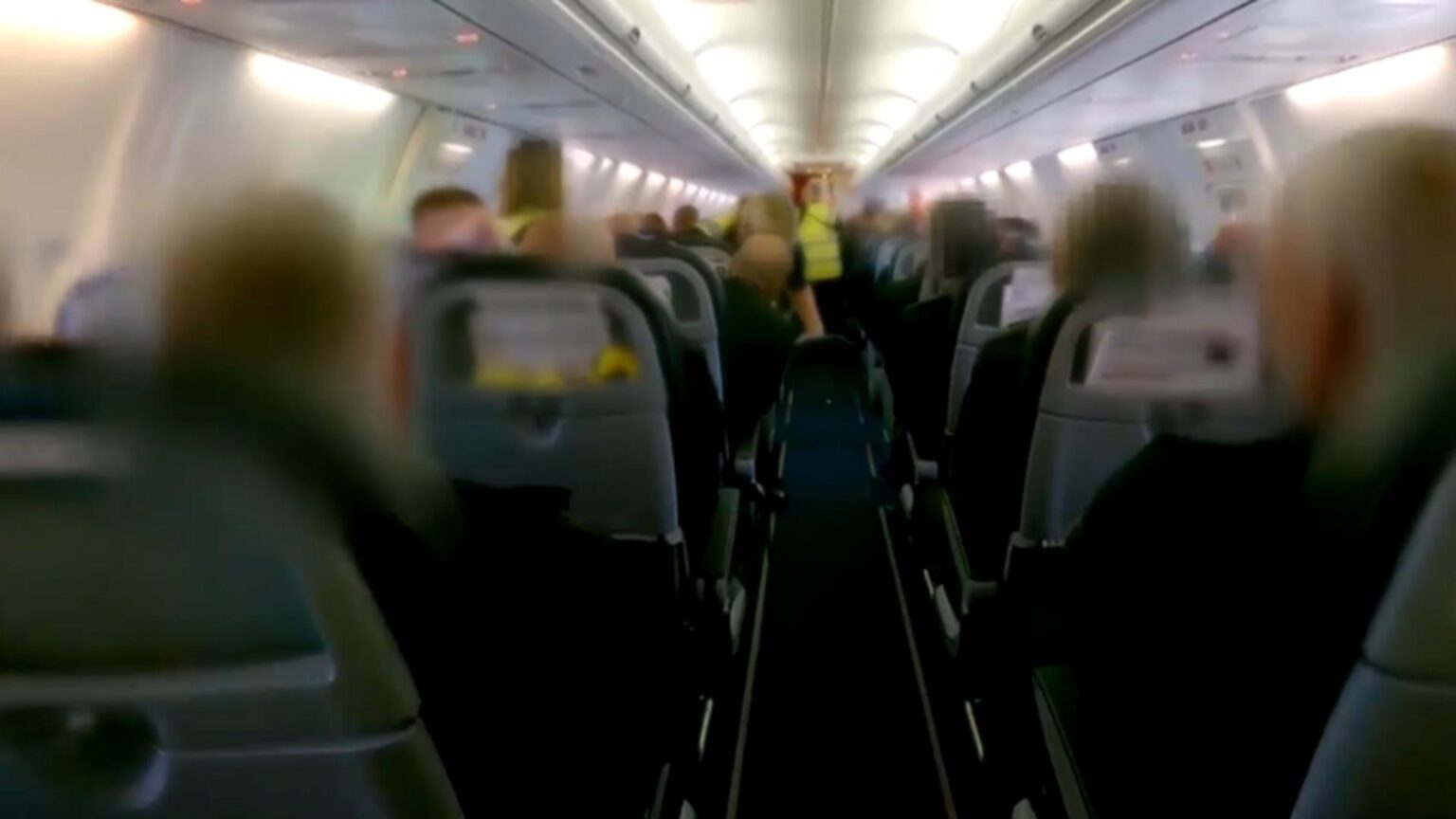 video romanii trimisi acasa cu bani in buzunar cat li se da sa plece si cum arata zborurile de deportare din marea britanie 68d448d7cb09f