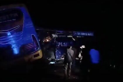 carambol de masini 63 de morti si zeci de raniti doua autobuze s au lovit in plin pe o autostrada din uganda 68f9072e707f2