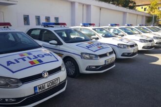 dosar penal la timisoara un elev de 13 ani batut in curtea scolii de un coleg mai mare politia a deschis o ancheta dupa ce victima a ajuns la spital 68e925cb032eb