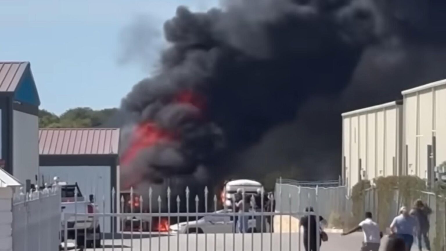 doua persoane au murit dupa ce un avion s a prabusit in apropierea unui aerodrom din texas 68eca071a96d5