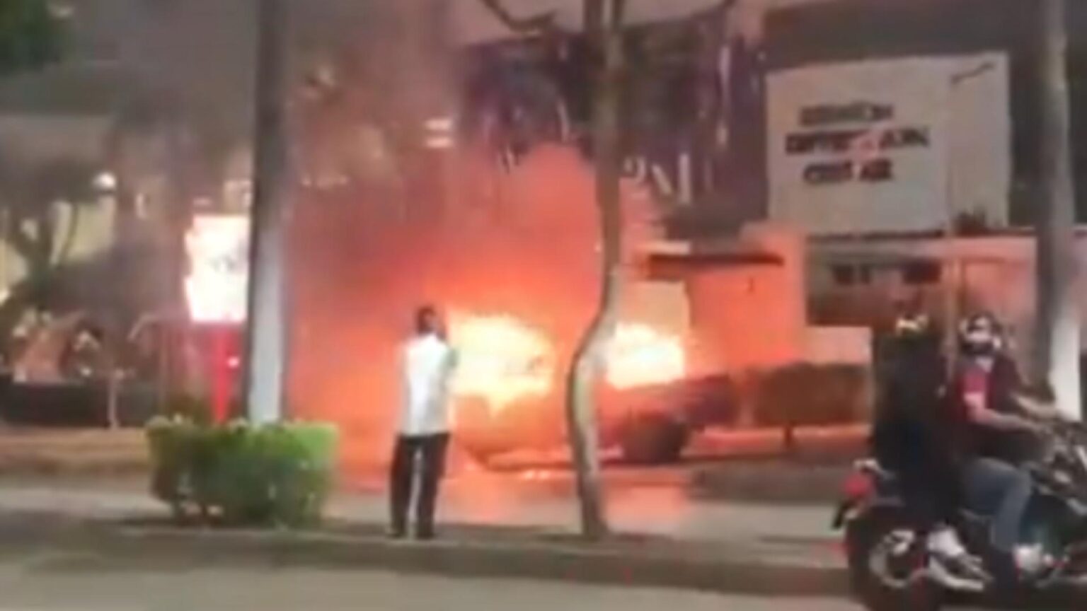 explozie puternica in fata unui mall din ecuador un mort si mai multi raniti 68ef4e1ad1d1d