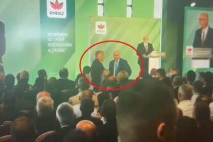 gest controversat liderul ungar l a ridicat de pe scaun pe bolojan ca sa aplaude discursul lui kelemen hunor video 68e8ebf32c719