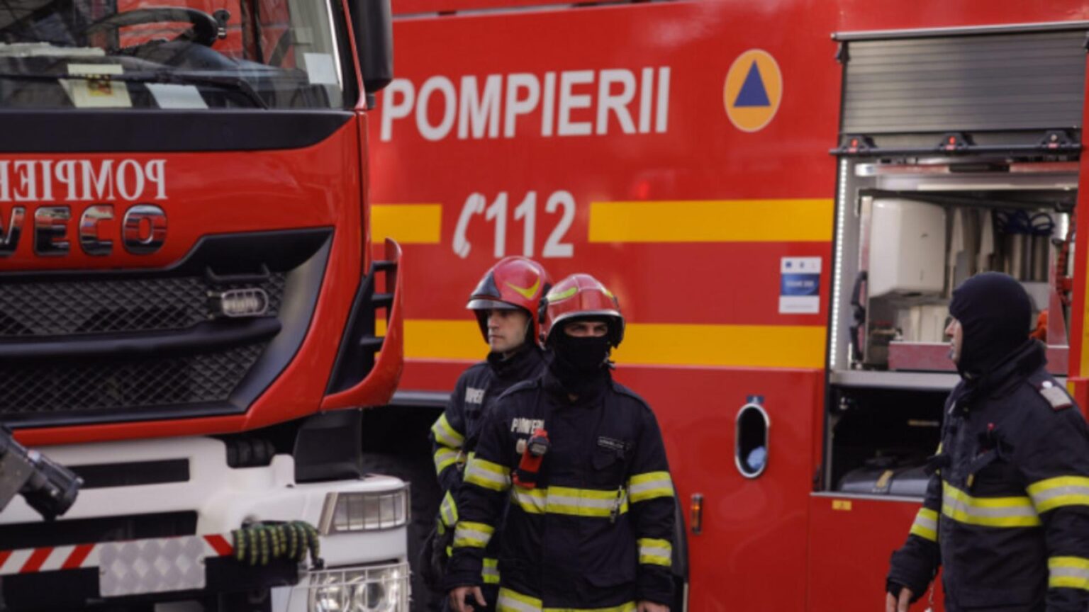 incendiu intr un mall din suceava cladirea a fost inundata cu fum iar clientii evacuati de urgenta 68e4969be4748