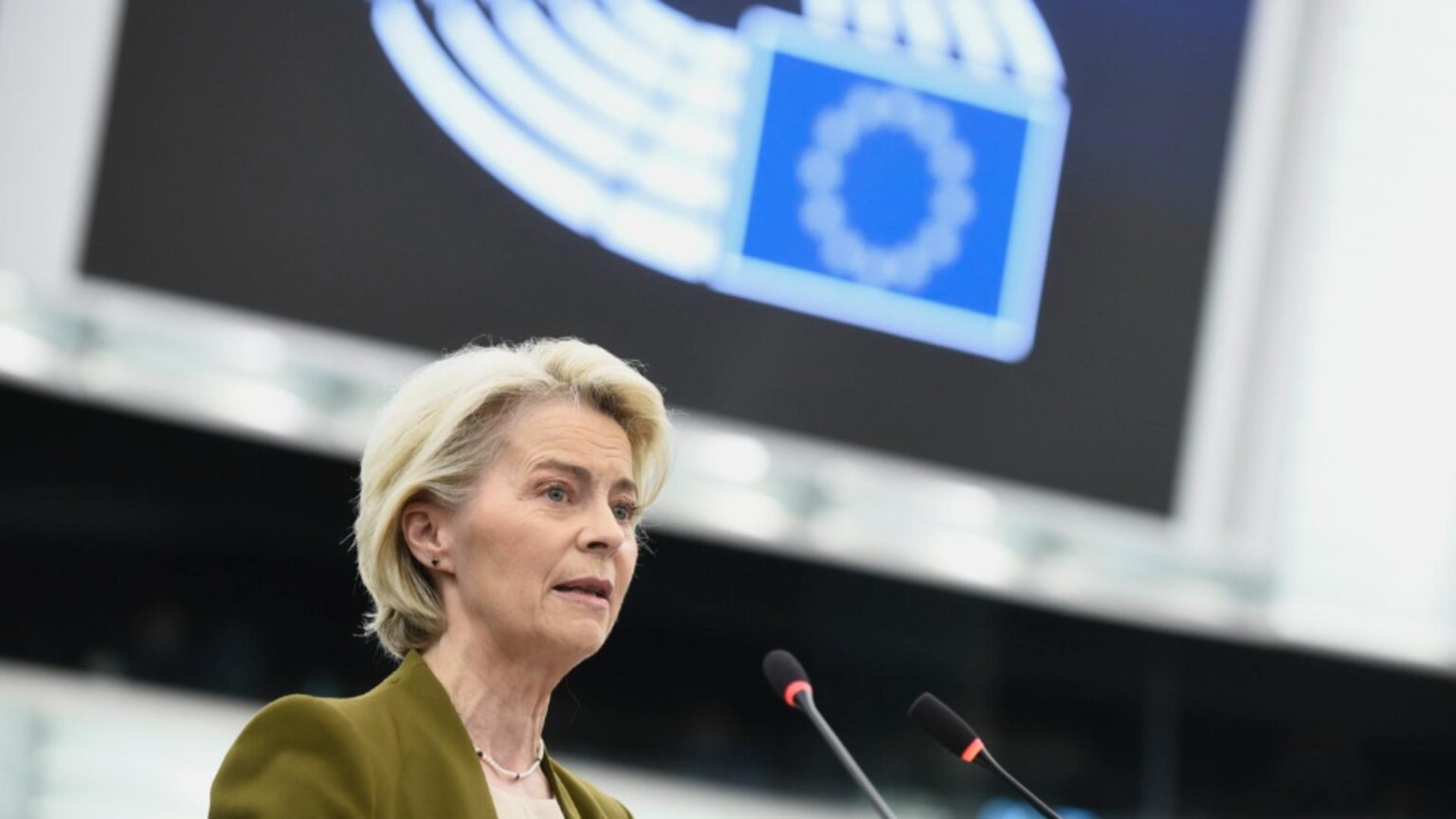 momente dificile pentru ursula von der leyen sefa comisiei europene trebuie sa faca fata la doua motiuni saptamana aceasta 68e3aae163ebe 1