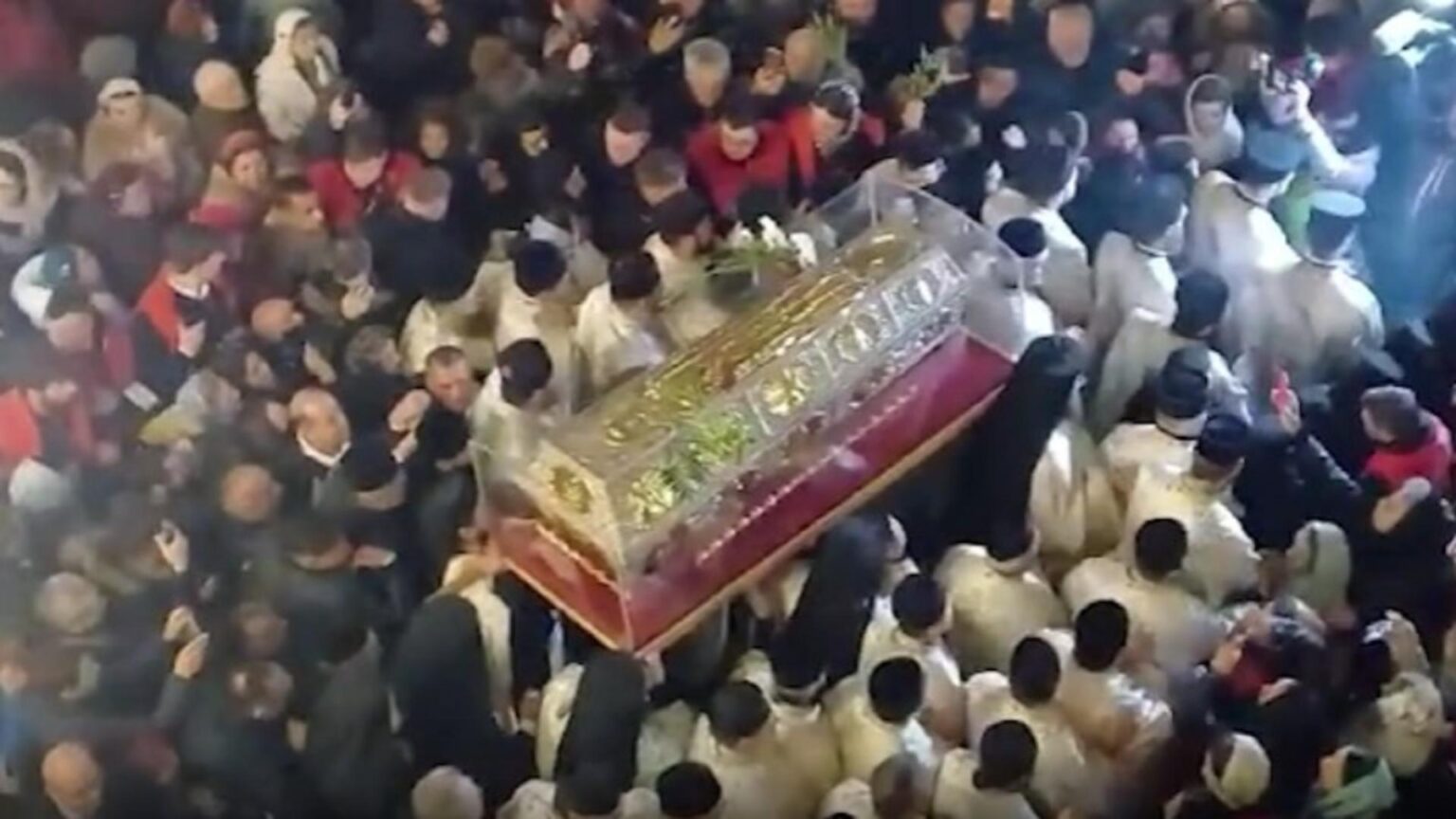 pelerinaj impresionant sute de mii de credinciosi asteptati la iasi 68e68d664605d