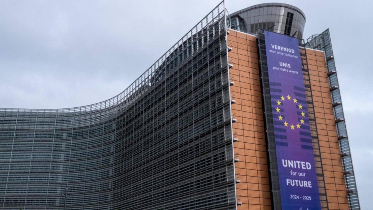 scandal la bruxelles agenti maghiari acuzati ca au incercat sa recruteze functionari ai comisiei europene 68e7e25a6d223