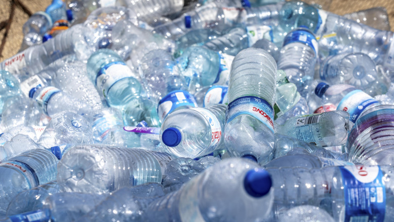 sticlele de plastic se vor schimba din nou ce urmeaza dupa capacul care nu se poate desprinde 68eb286226729