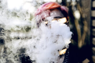 video m am apucat dintr o prostie tigarile electronice o capcana periculoasa pentru tineri motivele care ii imping spre fumat 68effef5b6361