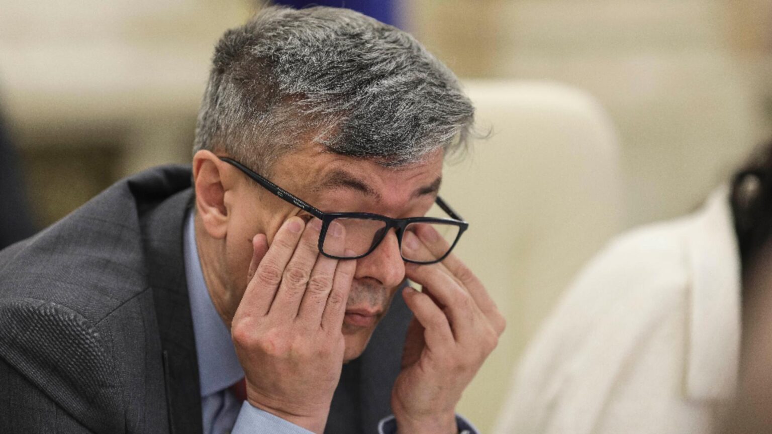 virgil popescu fost ministru al energiei si economiei acuzat ca vrea sa puna crucea complexului energetic oltenia 68e422abc14f2