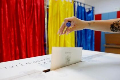 zeci de mii de romani urmariti in timpul alegerilor cum erau supravegheati de autoritati 6903b9410c5d3