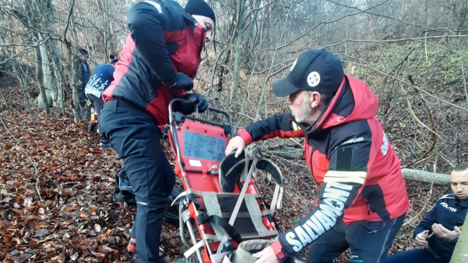 barbat in stare critica transportat la spital dupa un accident forestier in zona salistea de sus 692568edd033b