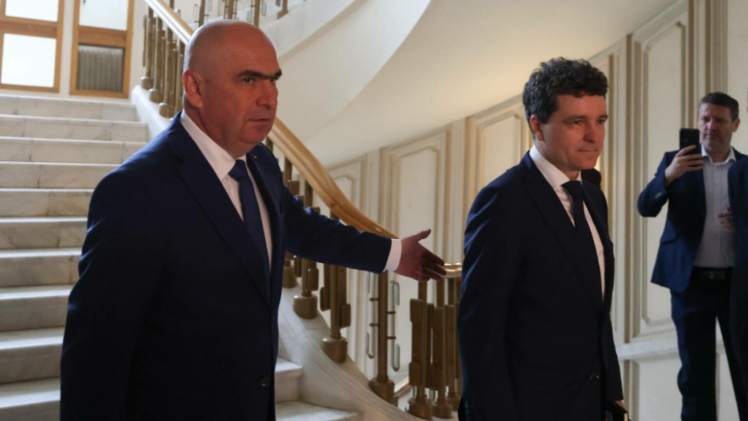 bolojan nu neaga rivalitatea dintre el si nicusor dan o relatie rece institutionala 690ee4b3e00c4