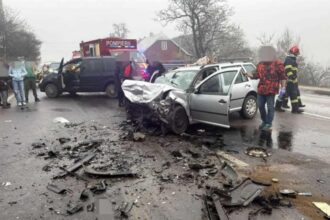 carambol cu trei masini pe dn 17 in judetul suceava sase persoane intre care trei copii au fost ranite 692af9c50af7c