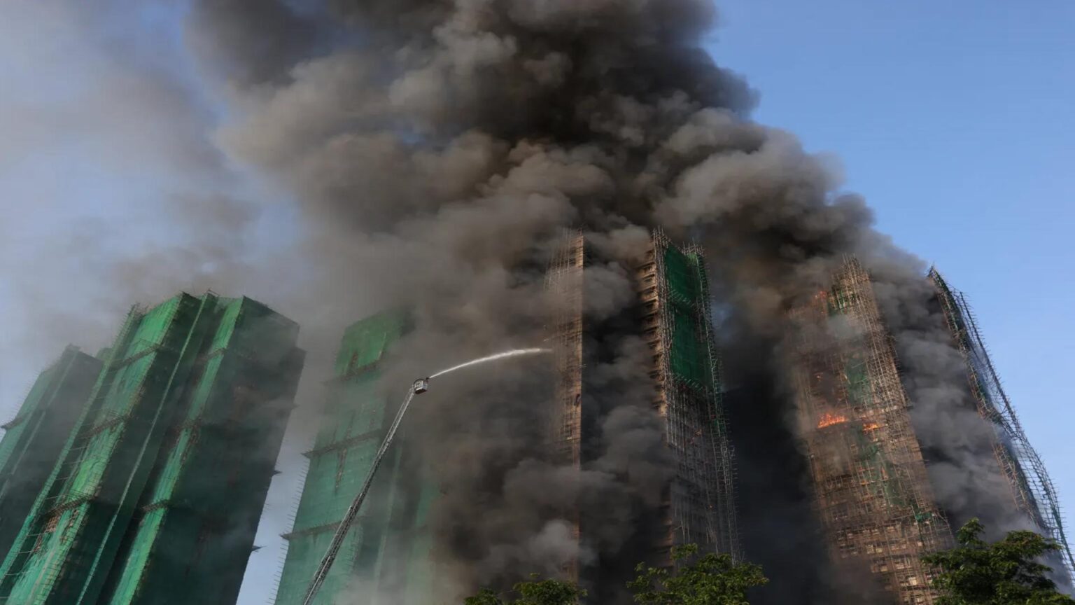 incendiul devastator din hong kong bilantul mortilor ajunge la 94 cautarile se incheie astazi peste 200 de persoane in continuare disparute 6929542626b9a