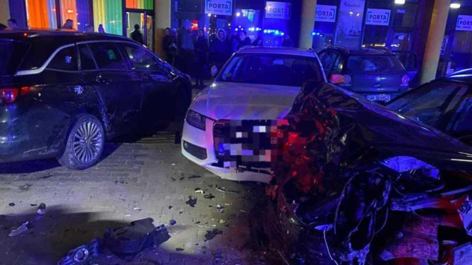 incident ciudat in parcarea unui complex sportiv un sofer a avariat mai multe masini 692b5eb7ae0df