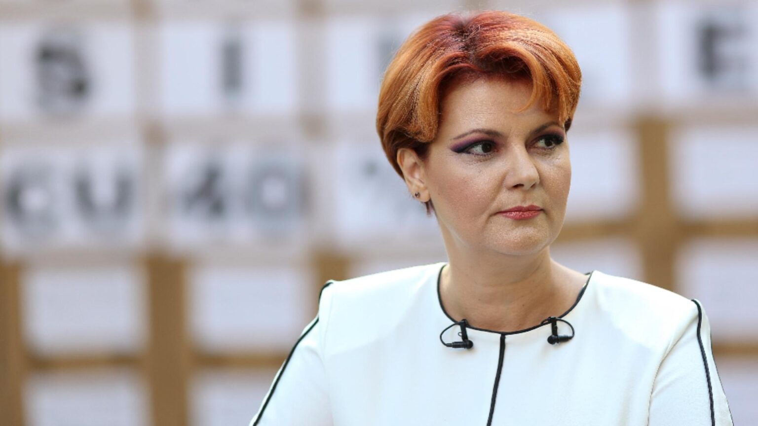 lia olguta vasilescu da de pamant cu ilie bolojan e obisnuit fara comentarii ca la oradea 692463c0b3ebc