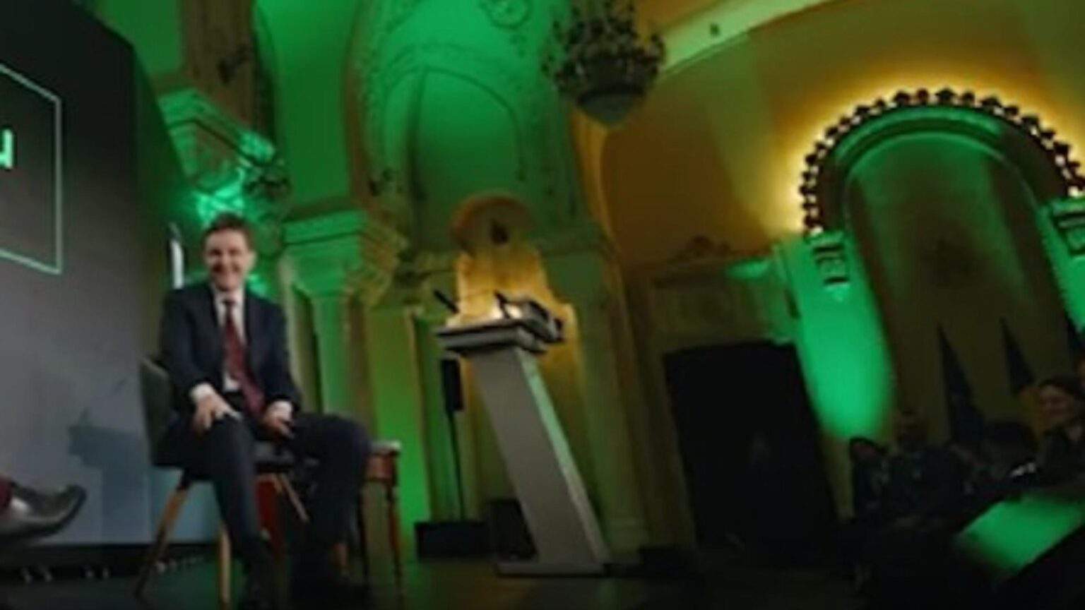 nicusor dan l a inlocuit pe orban cu inteligenta artificiala cum arata consilierul ai 6925c6e4ed61f