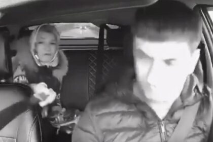 scena socanta intr un taxi o pasagera a scos o maceta si l a fortat pe sofer sa schimbe muzica pentru ca nu era pe gustul ei video 691b22afdfc0c