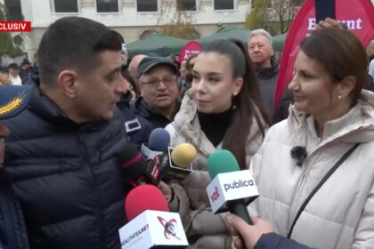 simion lazarus si coarna alaturi de anca alexandrescu liderul aur cei de la putere nu vin printre oameni le e frica video 690f49a4ec0b2