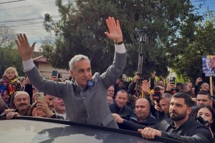 surse georgescu blocat de jandarmi la alba iulia 6929eb6009ef5