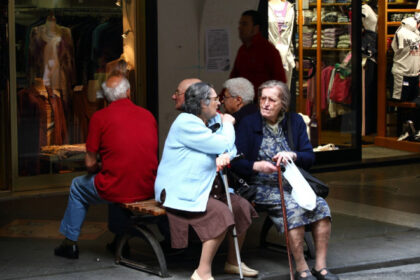 tara din ue unde femeile sunt campioane la longevitate iar peste 23 000 de oameni au trecut de 100 de ani 690f4e72a7e81